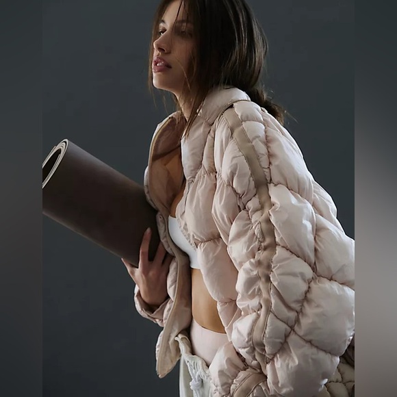 NWT Free People x FP Movement Pippa Scrunchy Glossy Packable Puffer Jacket - Picture 2 of 15